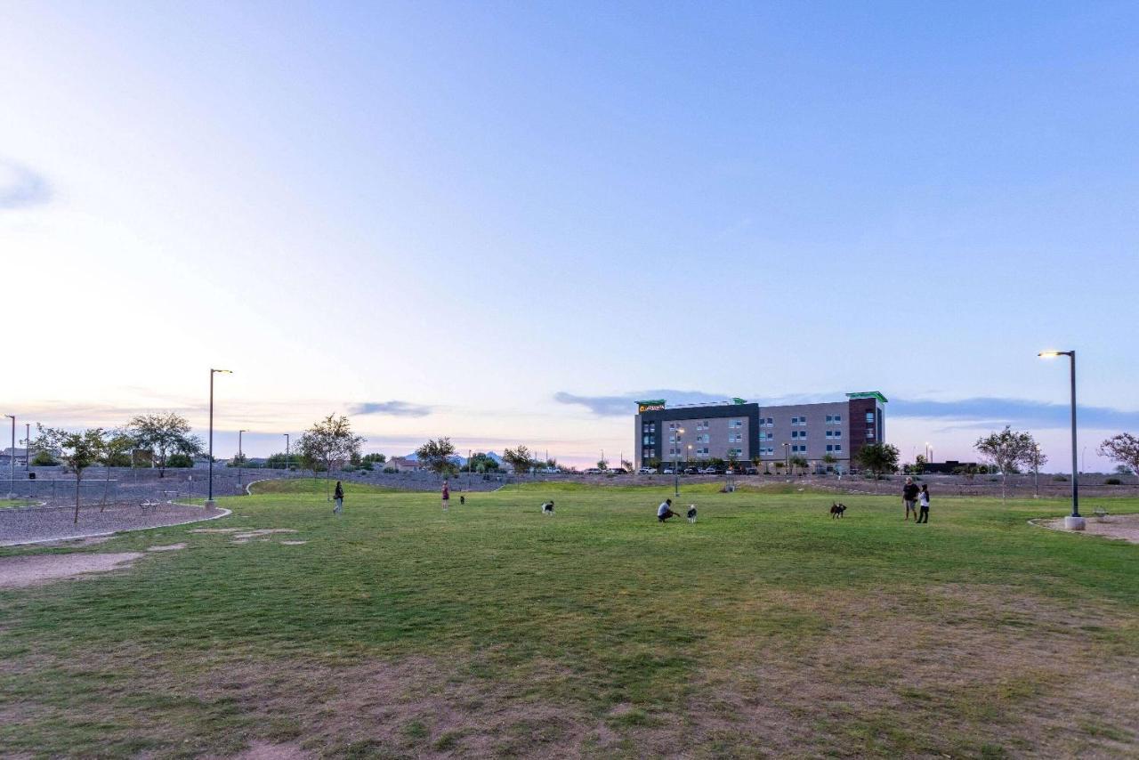 La Quinta Inn & Suites By Wyndham Maricopa Copper Sky Exterior photo