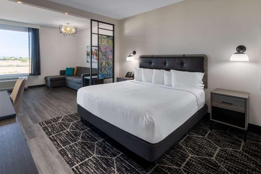 La Quinta Inn & Suites By Wyndham Maricopa Copper Sky Room photo